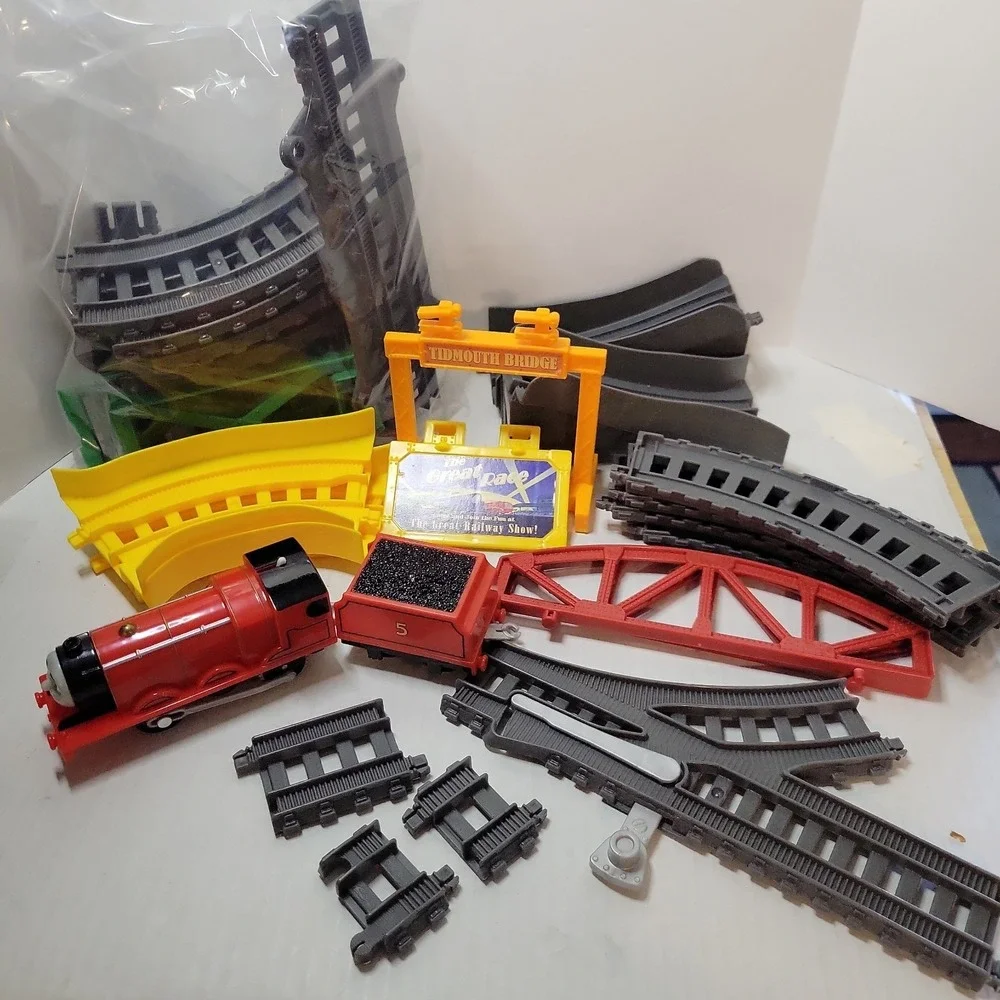Thomas & Friends Over- Under Tidmouth Bridge Set -- motorized train WORKS